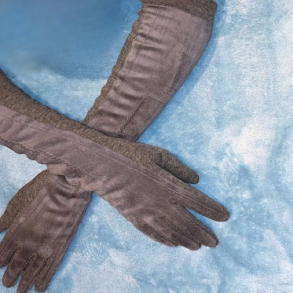 Opera-Length Gray Gloves - Picture 2 of 2